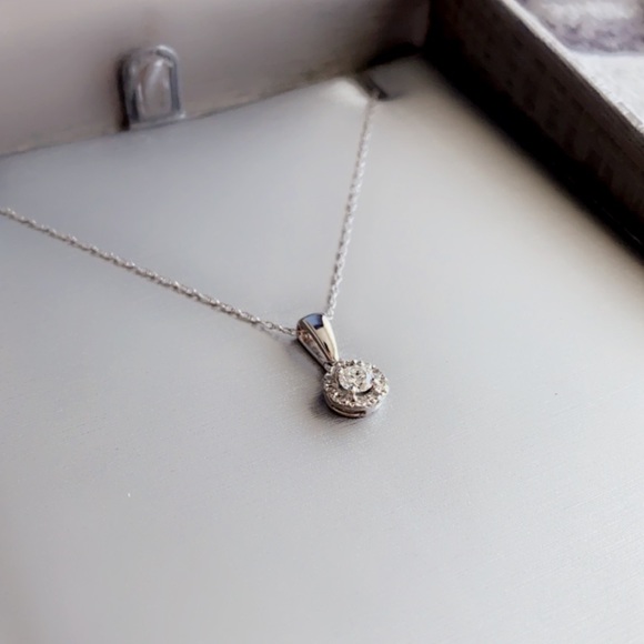 ✨Zales 1/4CT T.W Diamond Round Frame Pendant in 10K White Gold - Picture 6 of 12